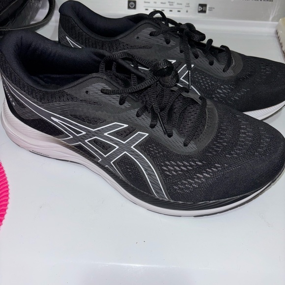 ASICS Women's Black and White Athletic Shoes - Picture 1 of 5